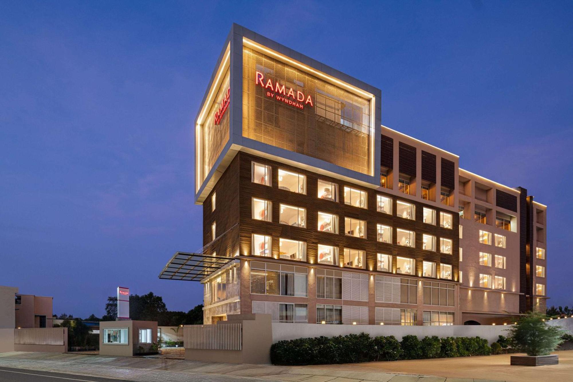 Ramada By Wyndham Gorakhpur Gorakhnath Mandir Road Hotel Exterior photo