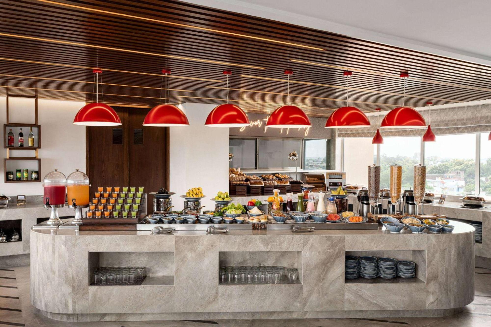 Ramada By Wyndham Gorakhpur Gorakhnath Mandir Road Hotel Exterior photo